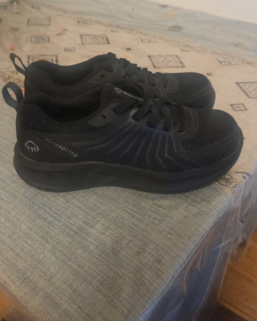 Wolverine Womens Bolt Sneakers steel toe. Slip and oil resistant. Work shoes.